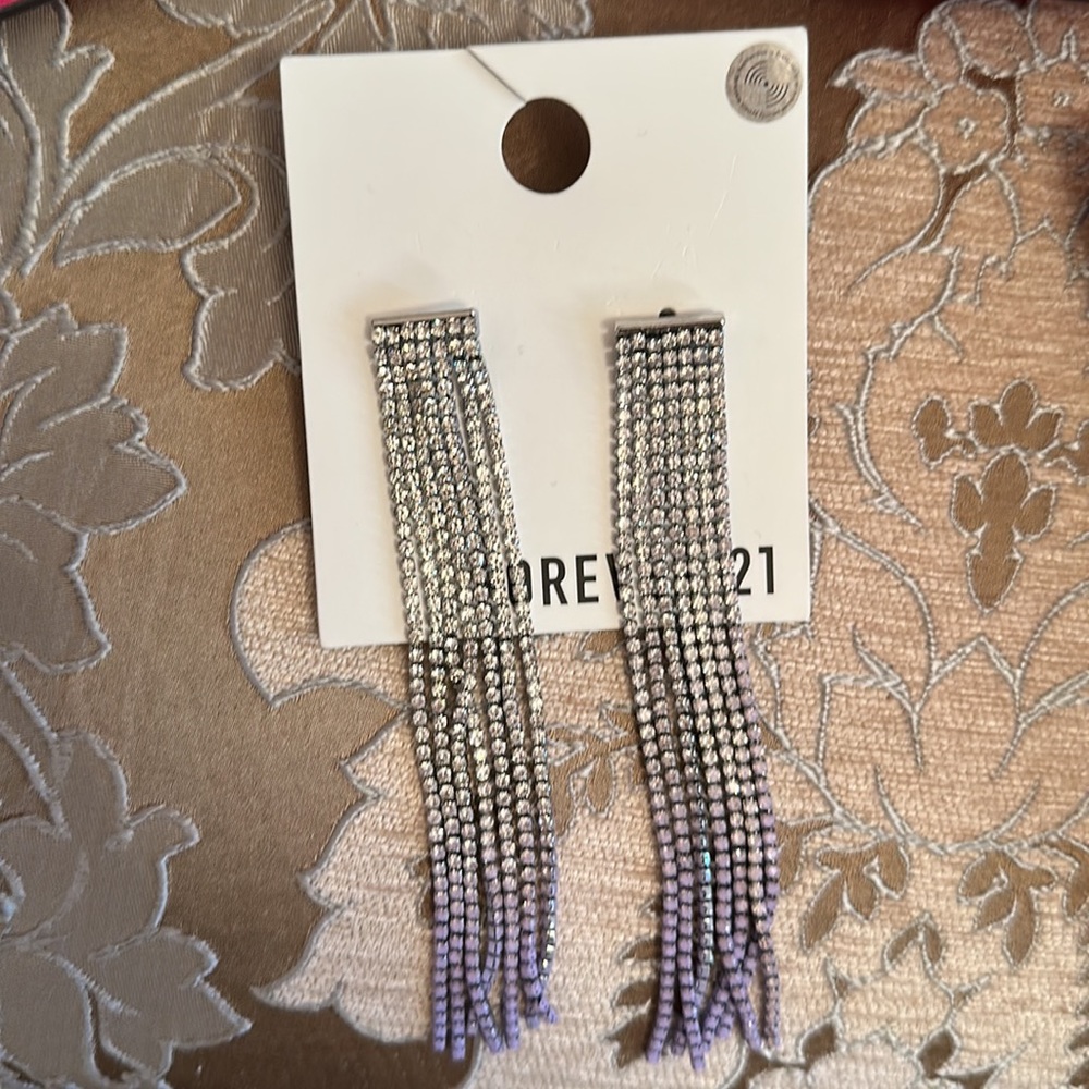BEAUTIFUL BRAND NEW PURPLE / DIAMOND TASSEL DROP EARRINGS BY FOREVER 21
